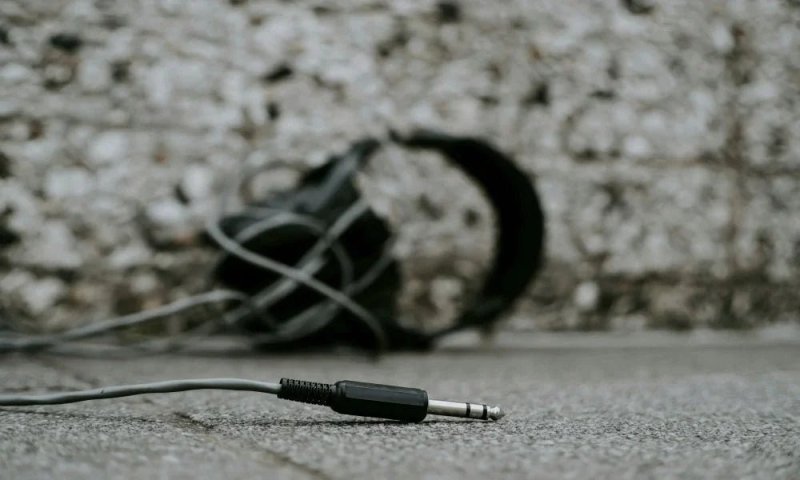 fix earbuds always fall out